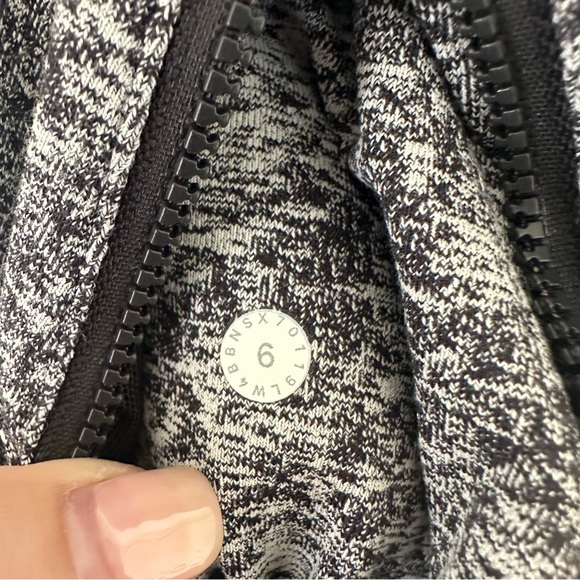Lululemon Define Jacket (Size: 6) - Picture 11 of 11